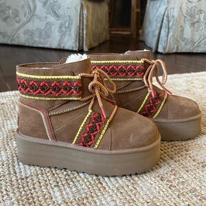 UGG mini classic II braided platform boots size 7